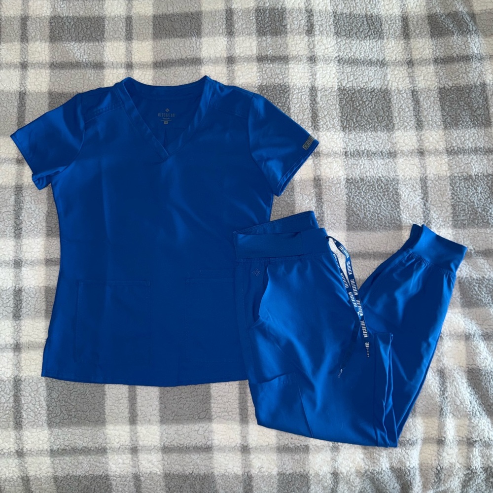 MED COUTURE Scrub Set